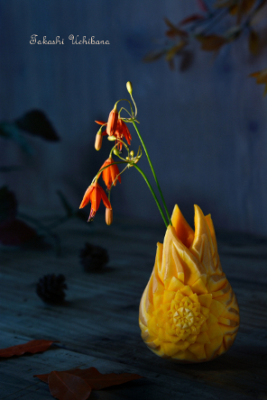  ウチ花　カービング　カービングナイフで彫る　ハロウィン　バターピーナッツかぼちゃ 花器  ベッセラエレガンス 